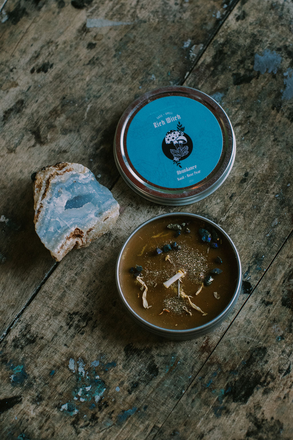 Rich Witch Manifestation Candle - Basil and Bosc Pear