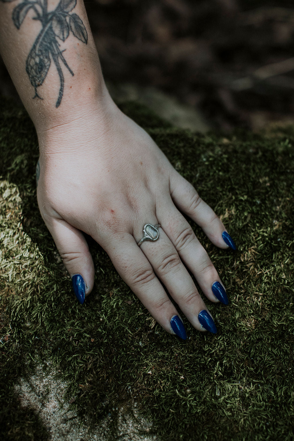 Aura Quartz Ring – Pebble Collection