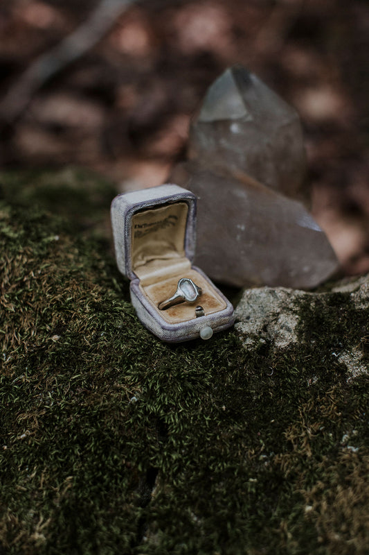 Aura Quartz Ring – Pebble Collection