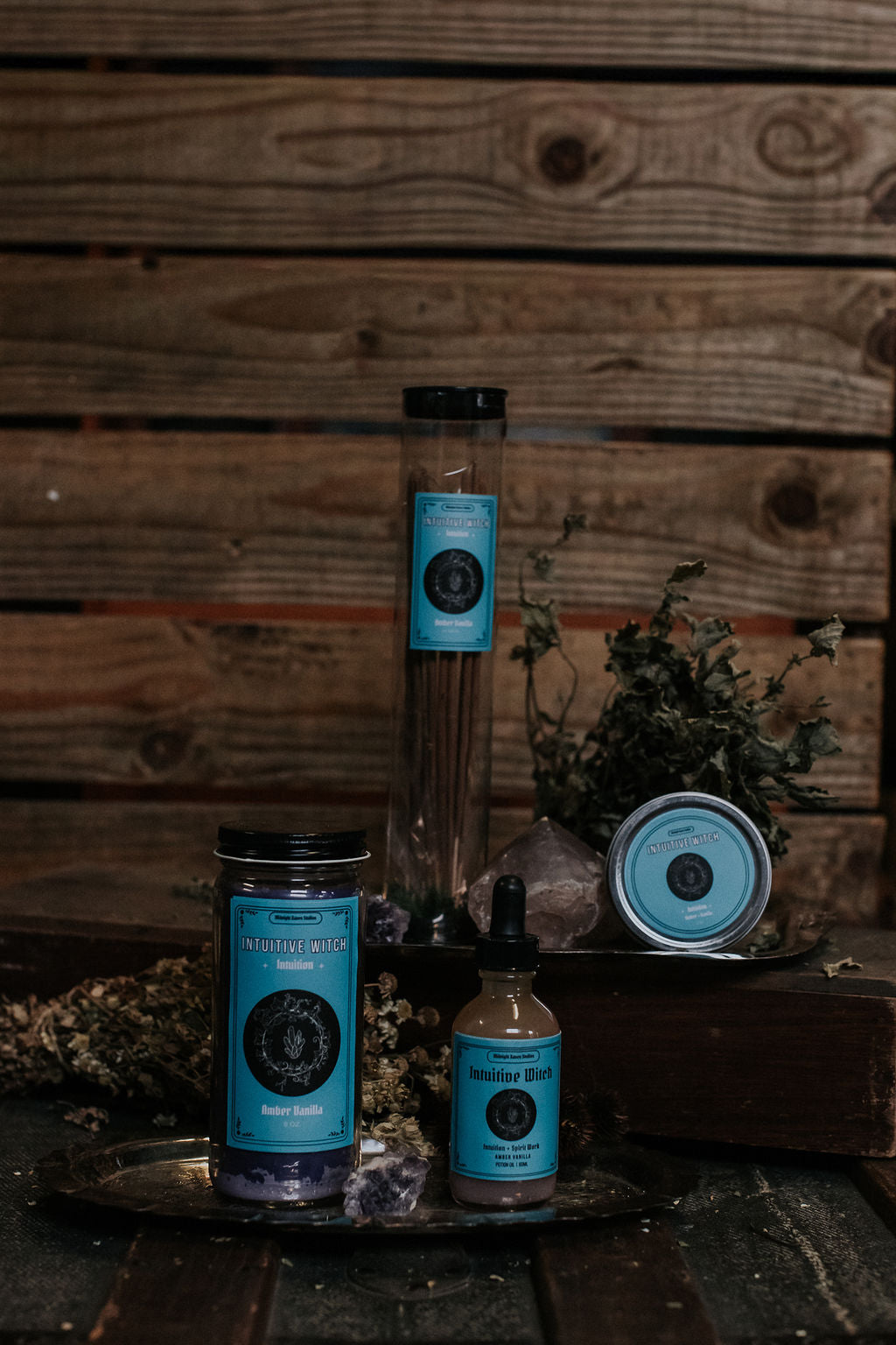 Intuitive Witch Manifestation Candle - Vanilla and Amber