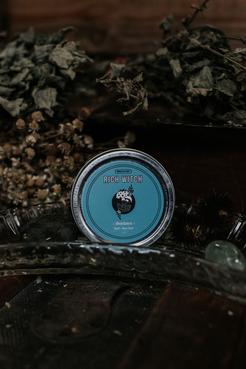 Rich Witch Manifestation Candle - Basil and Bosc Pear