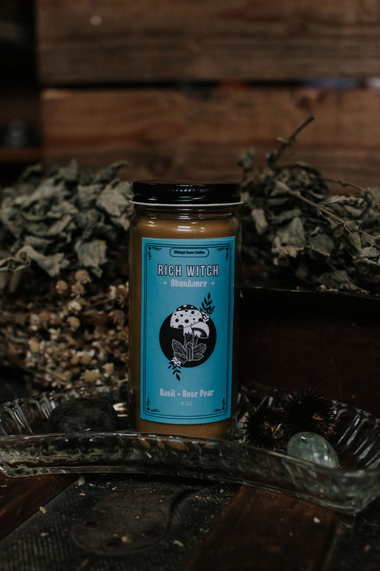 Rich Witch Manifestation Candle - Basil and Bosc Pear